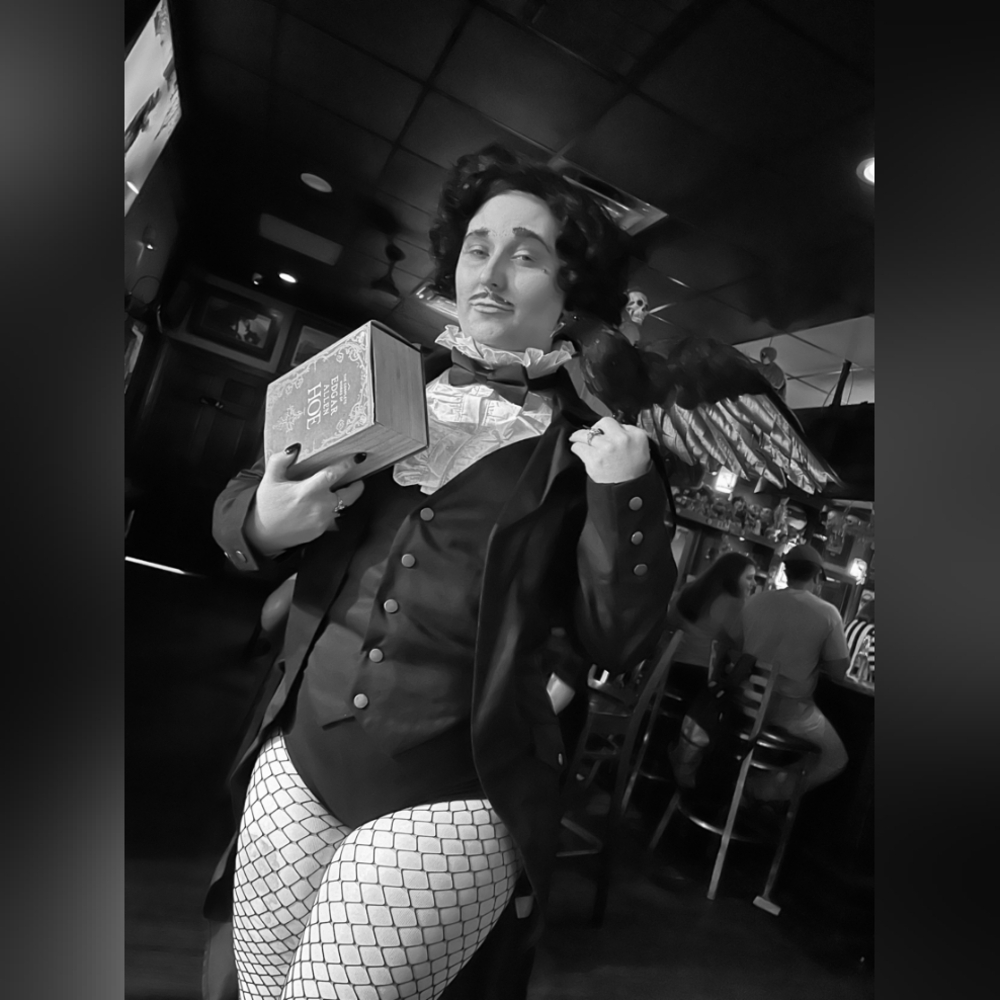 Edgar Allen Ho* costume